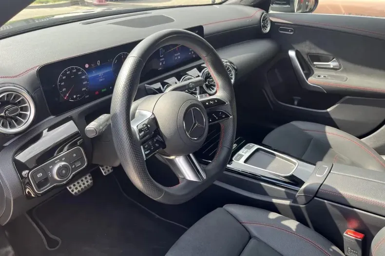 Mercedes-Benz CLA din 2024 cu 23.565 km - oferta MER131583 - foto 9