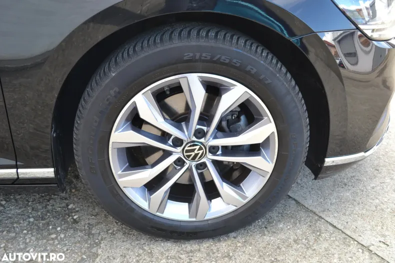 Volkswagen Passat din 2022 cu 128.743 km - oferta VOL131622 - foto 40