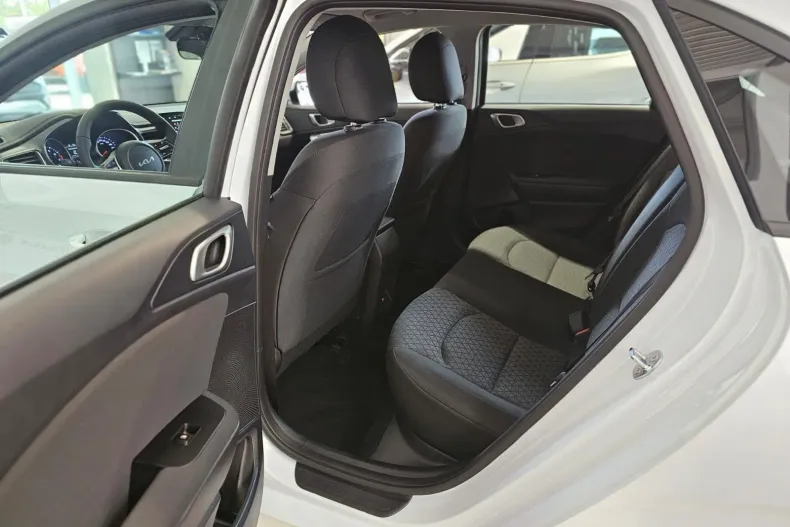 Kia Ceed din 2024 cu 1 km - oferta KIA131681 - foto 9