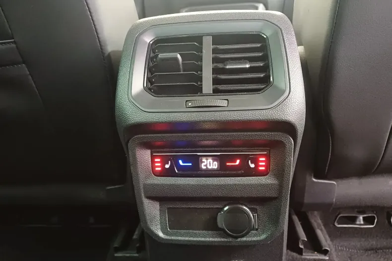 Volkswagen Tiguan din 2021 cu 49.683 km - oferta VOL131710 - foto 36