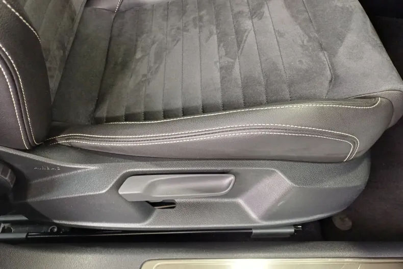 Volkswagen Passat din 2020 cu 124.171 km - oferta VOL131712 - foto 27