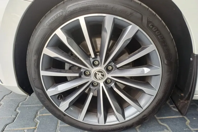 Skoda Superb din 2020 cu 117.065 km - oferta SKO131715 - foto 4