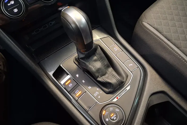 Volkswagen Tiguan din 2020 cu 70.942 km - oferta VOL131733 - foto 8