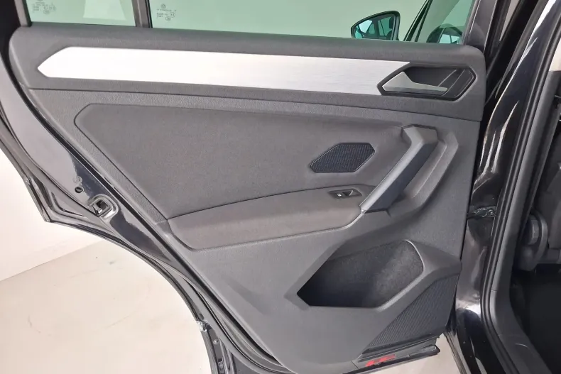 Volkswagen Tiguan din 2020 cu 70.942 km - oferta VOL131733 - foto 22