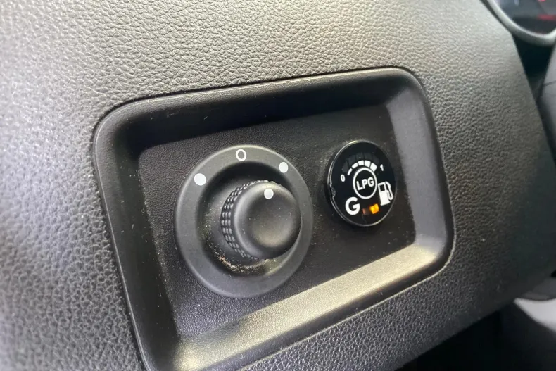 Dacia Duster din 2021 cu 140.204 km - oferta DAC131740 - foto 8