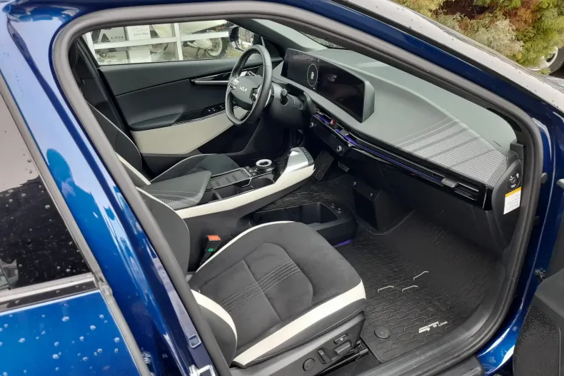 Kia EV6 din 2022 cu 9.000 km - oferta KIA131751 - foto 8