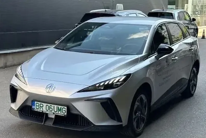 MG MG4 din 2024 cu 5.900 km - oferta MG0131789 - foto 1