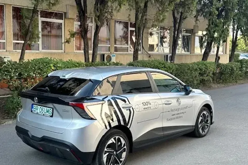 MG MG4 din 2024 cu 5.900 km - oferta MG0131789 - foto 4