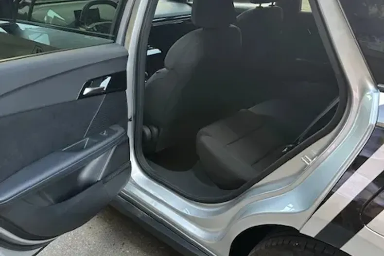 MG MG4 din 2024 cu 5.900 km - oferta MG0131789 - foto 10