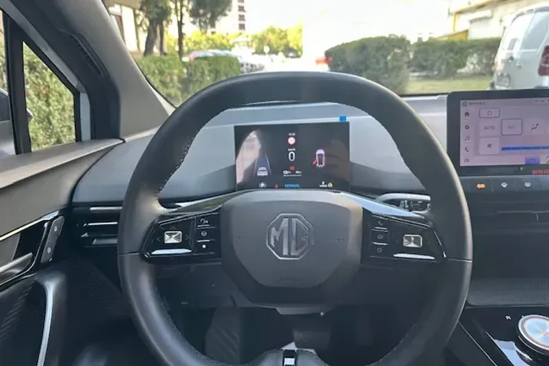 MG MG4 din 2024 cu 5.900 km - oferta MG0131789 - foto 13