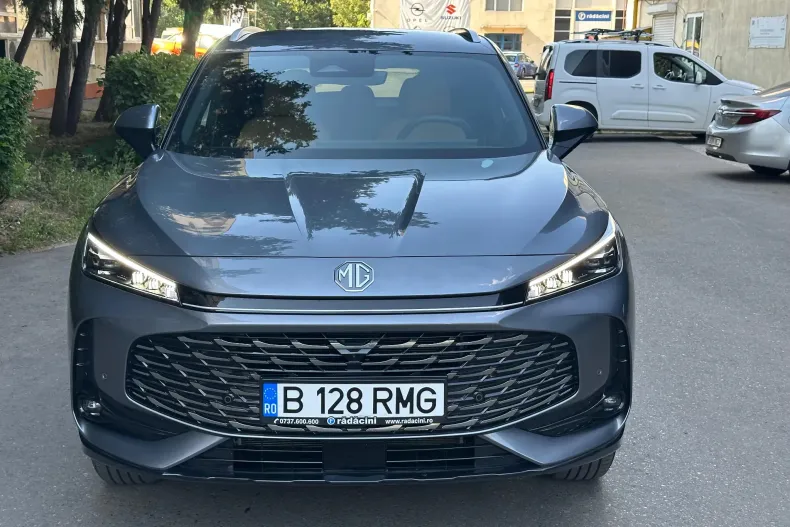 MG HS din 2024 cu 2.500 km - oferta MG0131800 - foto 3