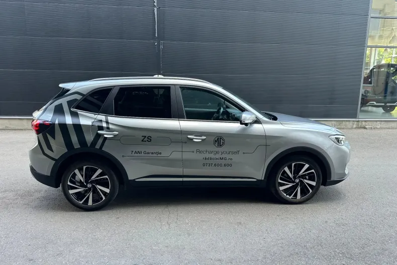 MG ZS HEV din 2024 cu 1.800 km - oferta MG0131801 - foto 7
