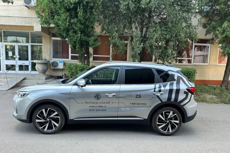 MG ZS HEV din 2024 cu 1.800 km - oferta MG0131801 - foto 8