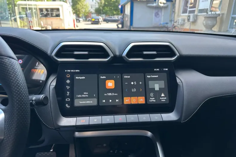 MG ZS HEV din 2024 cu 1.800 km - oferta MG0131801 - foto 12