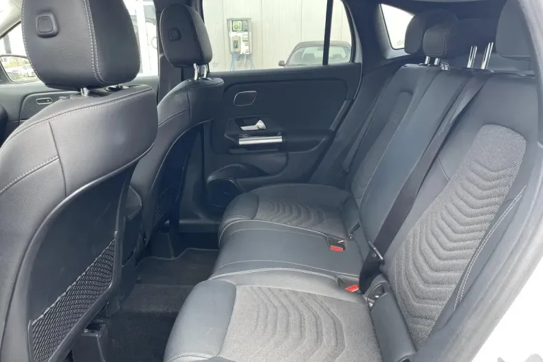 Mercedes-Benz GLA din 2023 cu 52.700 km - oferta MER131855 - foto 14