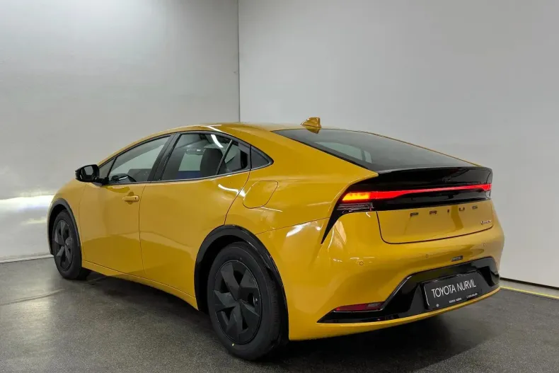 Toyota Prius din 2023 cu 10.600 km - oferta TOY131892 - foto 4