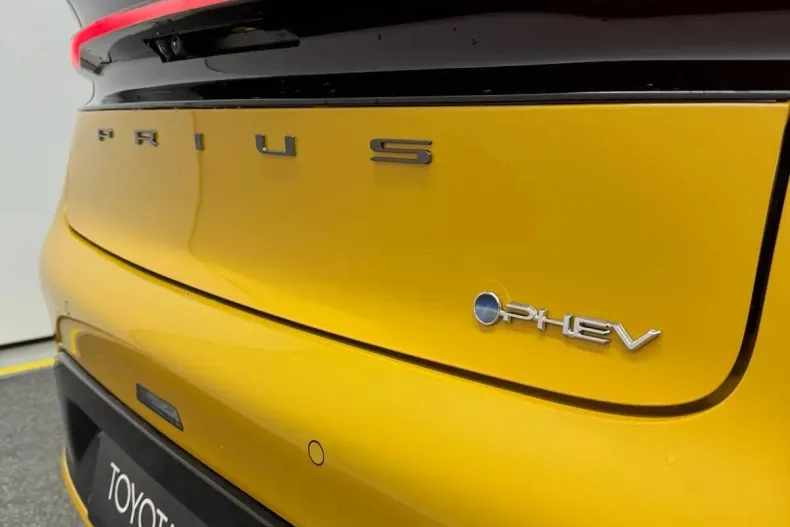 Toyota Prius din 2023 cu 10.600 km - oferta TOY131892 - foto 8