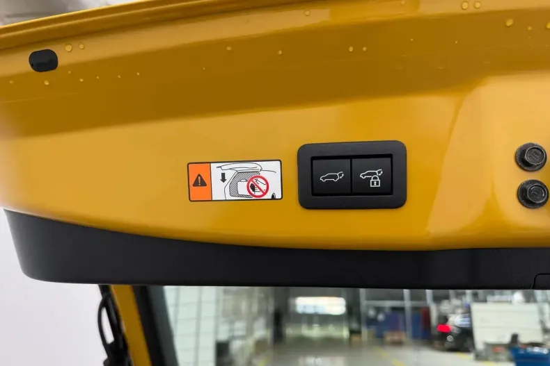 Toyota Prius din 2023 cu 10.600 km - oferta TOY131892 - foto 9