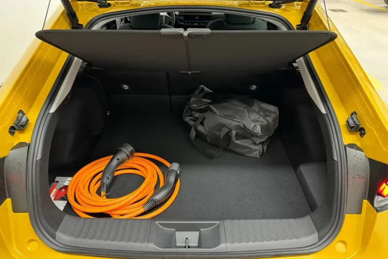 Toyota Prius din 2023 cu 10.600 km - oferta TOY131892 - foto 10