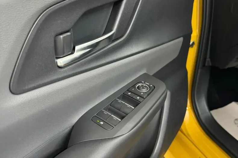 Toyota Prius din 2023 cu 10.600 km - oferta TOY131892 - foto 27