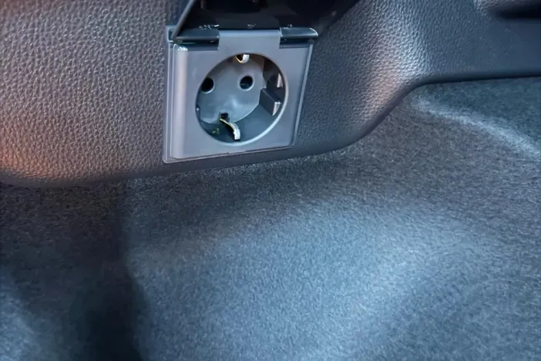 Toyota Prius din 2023 cu 10.600 km - oferta TOY131892 - foto 28