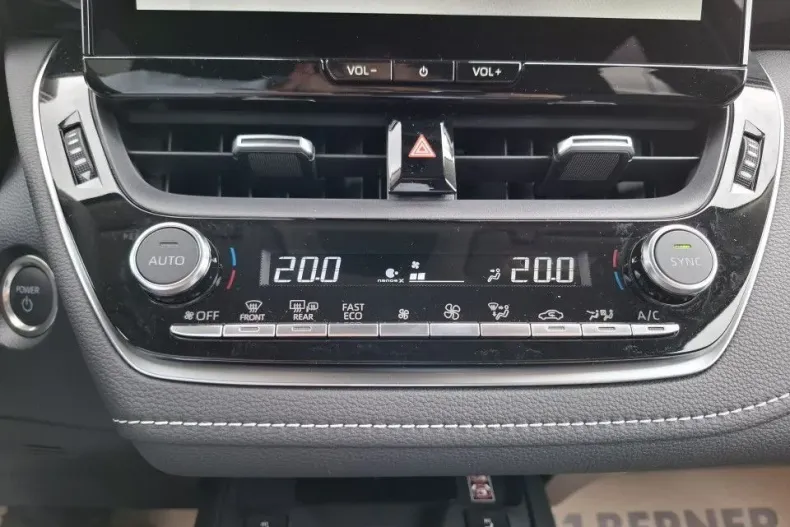 Toyota Corolla din 2025 cu 3.750 km - oferta TOY131957 - foto 18