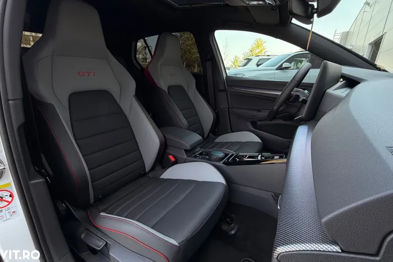 Volkswagen Golf din 2025 cu 2.000 km - oferta VOL131980 - foto 14