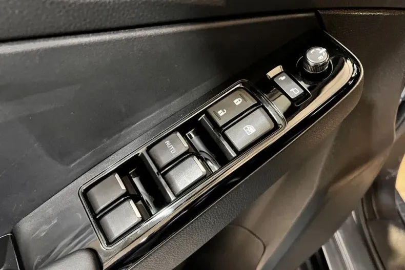 Isuzu D-Max din 2024 cu 2.055 km - oferta ISU132128 - foto 8