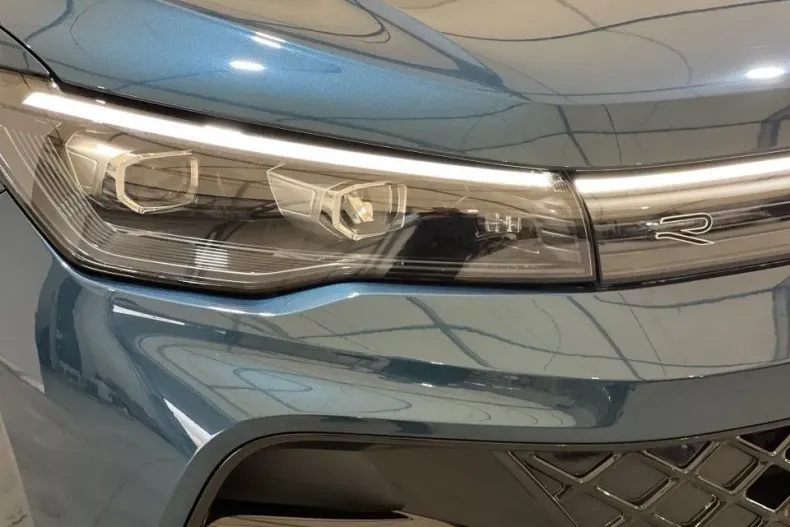 Volkswagen Tiguan din 2025 cu 13.752 km - oferta VOL132129 - foto 8