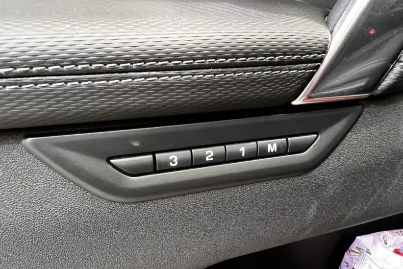 Land Rover Discovery Sport din 2024 cu 16.500 km - oferta LAN132139 - foto 23