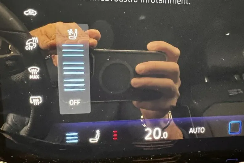 Volkswagen Touareg din 2023 cu 44.500 km - oferta VOL132140 - foto 36