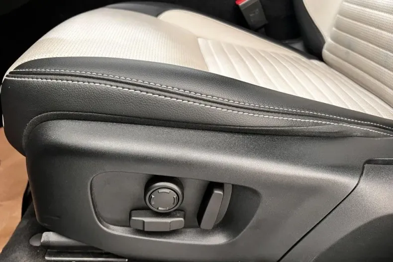 Land Rover Discovery Sport din 2024 cu 9.707 km - oferta LAN132144 - foto 10