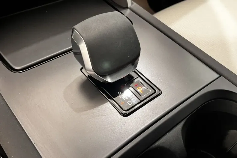 Land Rover Discovery Sport din 2024 cu 9.707 km - oferta LAN132144 - foto 18