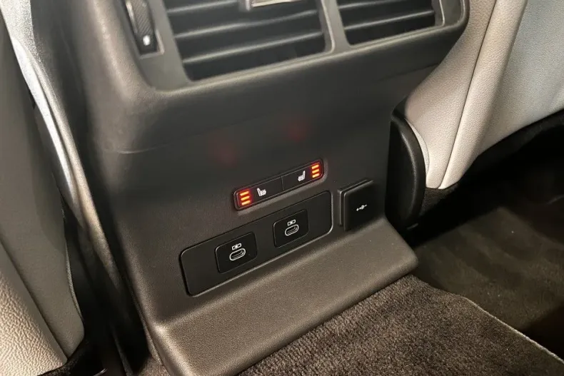 Land Rover Range Rover Velar din 2024 cu 16.392 km - oferta LAN132156 - foto 11