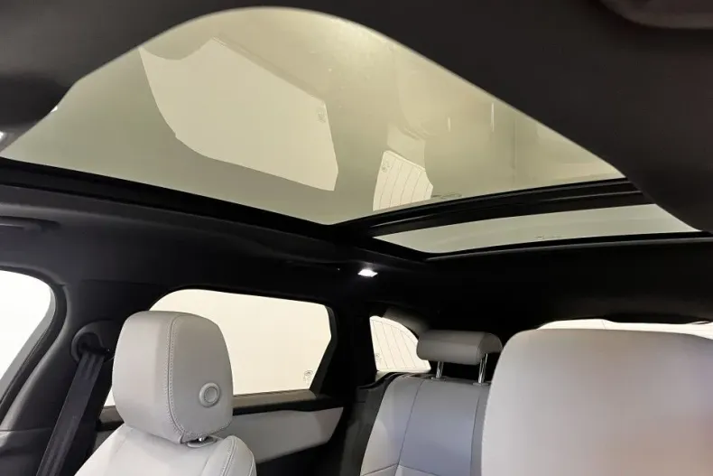 Land Rover Range Rover Velar din 2024 cu 16.392 km - oferta LAN132156 - foto 13