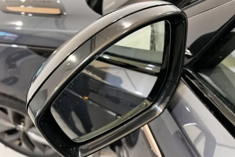 Land Rover Range Rover Velar din 2024 cu 16.392 km - oferta LAN132156 - foto 14