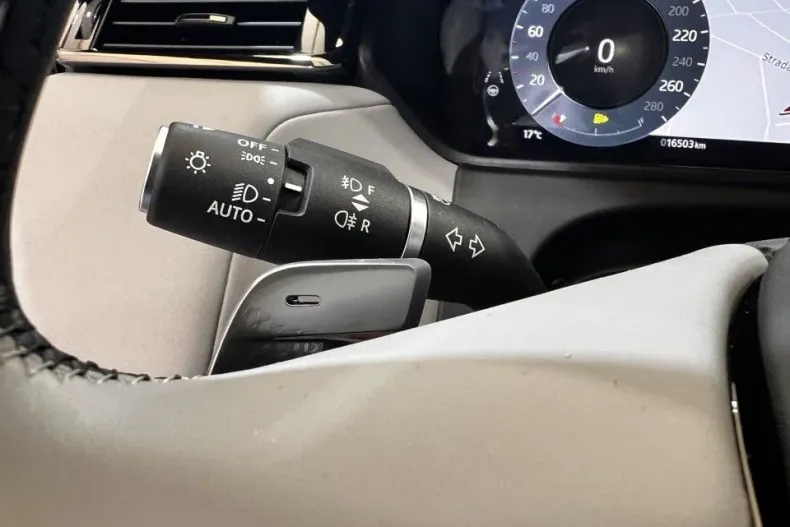 Land Rover Range Rover Velar din 2024 cu 16.392 km - oferta LAN132156 - foto 21