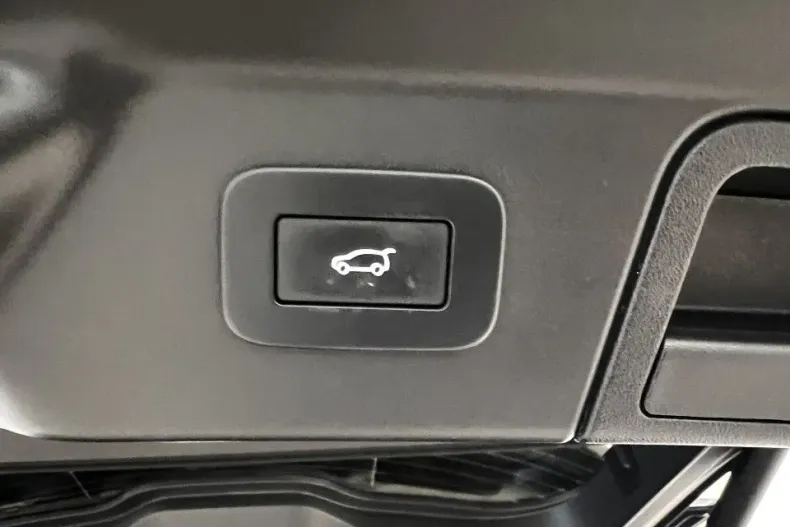 Land Rover Range Rover Velar din 2024 cu 16.392 km - oferta LAN132156 - foto 37