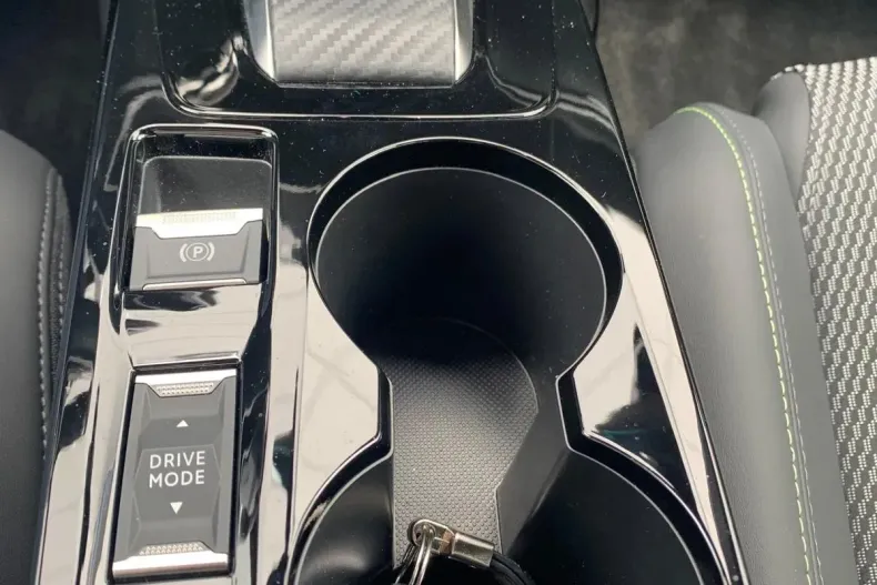 Peugeot 2008 din 2024 cu 5.900 km - oferta PEU132173 - foto 10