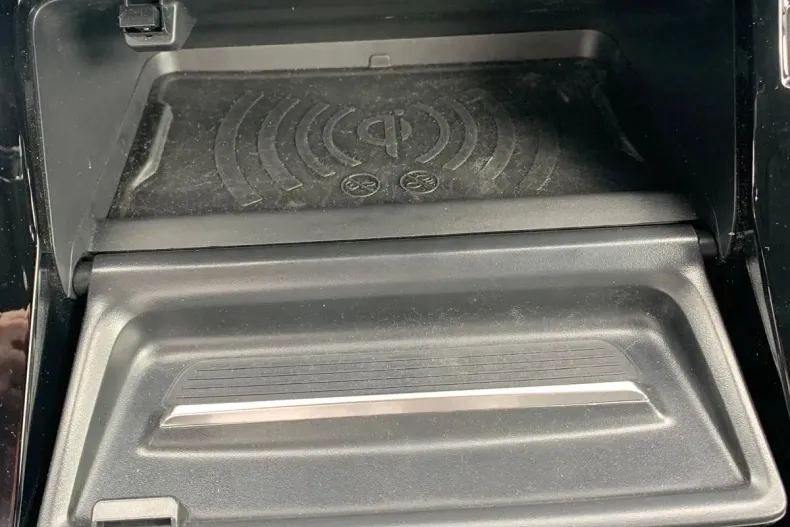 Peugeot 2008 din 2024 cu 5.900 km - oferta PEU132173 - foto 11