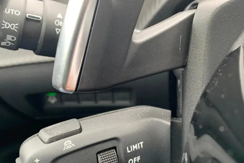 Peugeot 2008 din 2024 cu 5.900 km - oferta PEU132173 - foto 15