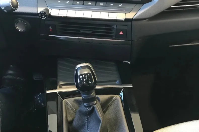 Opel Astra din 2022 cu 25.430 km - oferta OPE132180 - foto 9