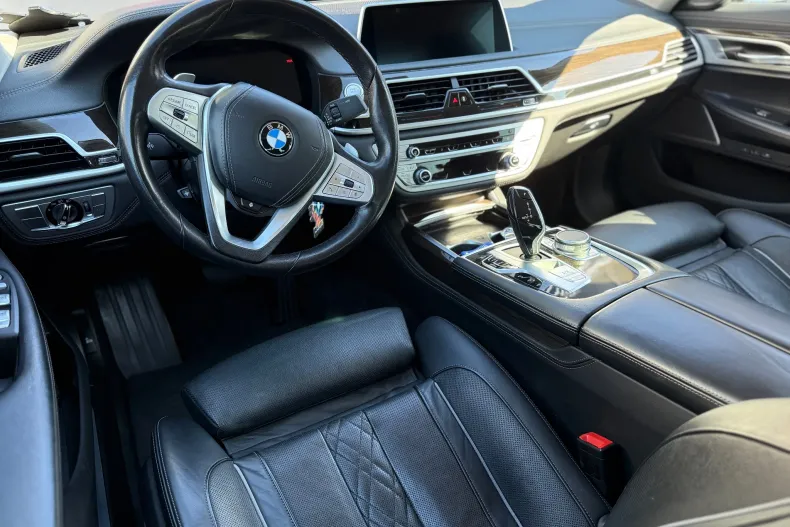 BMW Seria 7 din 2022 cu 76.681 km - oferta BMW132185 - foto 4