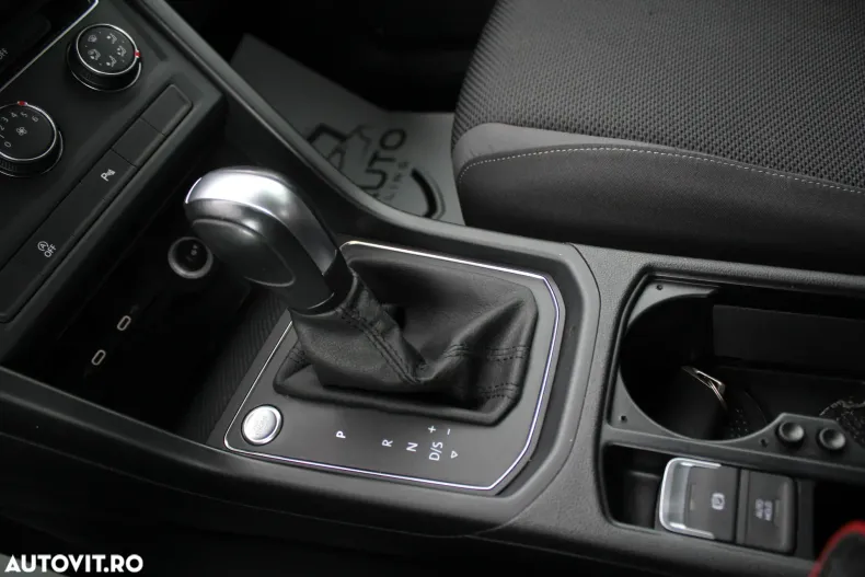 Volkswagen Touran din 2023 cu 18.941 km - oferta VOL132244 - foto 9