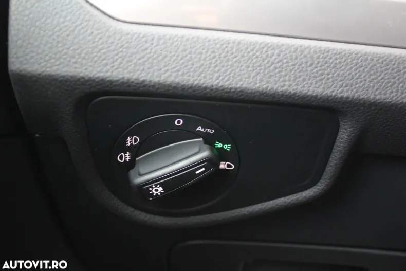 Volkswagen Touran din 2023 cu 18.941 km - oferta VOL132244 - foto 11