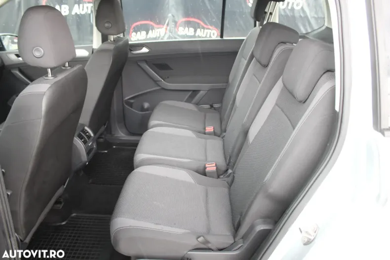 Volkswagen Touran din 2023 cu 18.941 km - oferta VOL132244 - foto 14