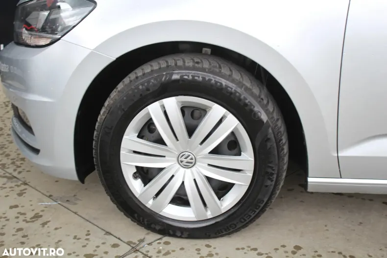 Volkswagen Touran din 2023 cu 18.941 km - oferta VOL132244 - foto 18