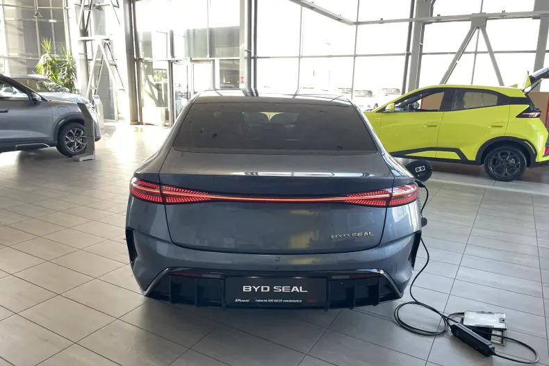 BYD SEAL din 2025 cu 1 km - oferta BYD132297 - foto 5