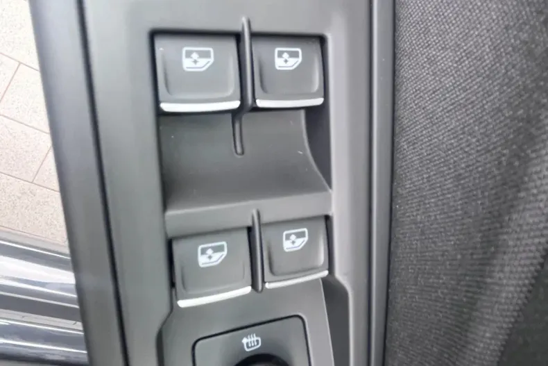 Volkswagen Golf din 2023 cu 42.437 km - oferta VOL132367 - foto 10