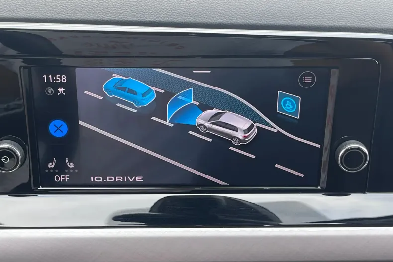 Volkswagen Golf din 2023 cu 42.437 km - oferta VOL132367 - foto 21